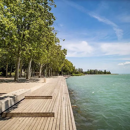 Rozmaring Apartman Balatonfuered Exterior photo